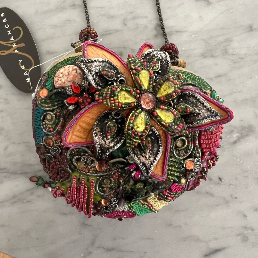 NWT Mary Frances Heart Shaped Purse 💗